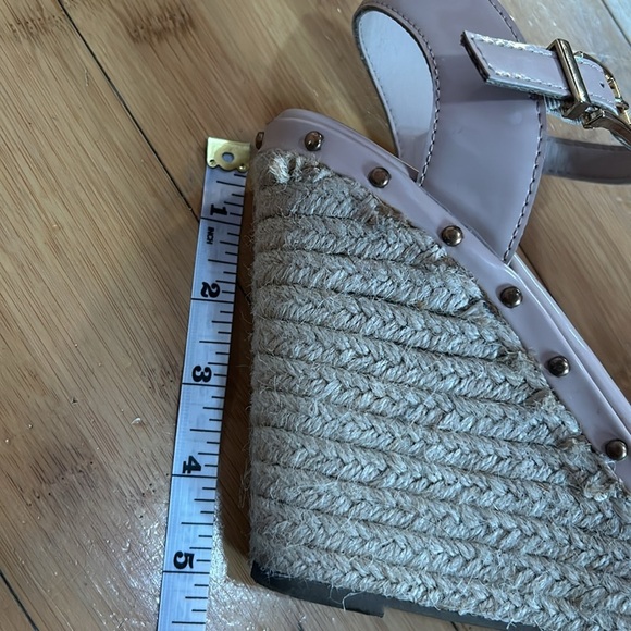 Black rivet women’s size 8 Tan wedge heals - Picture 10 of 11